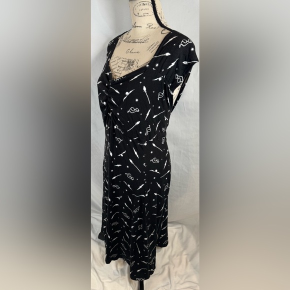 NWT Hot Topic Warner Brothers Harry Potter icons toss dress size 5X - Picture 7 of 11